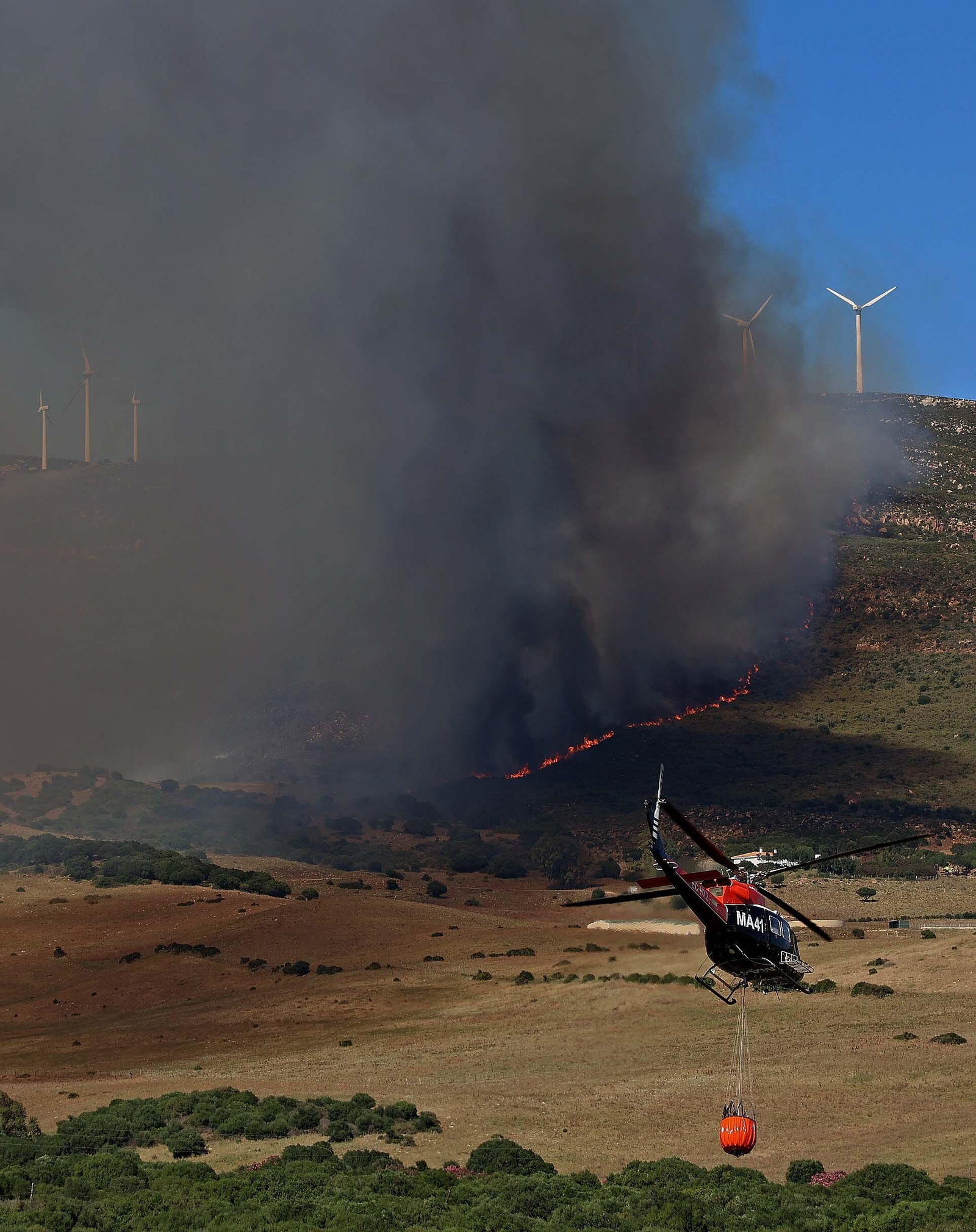 Imágenes del incendio de monte La Peña en Tarifa Imágenes del incendio de monte La Peña en Tarifa