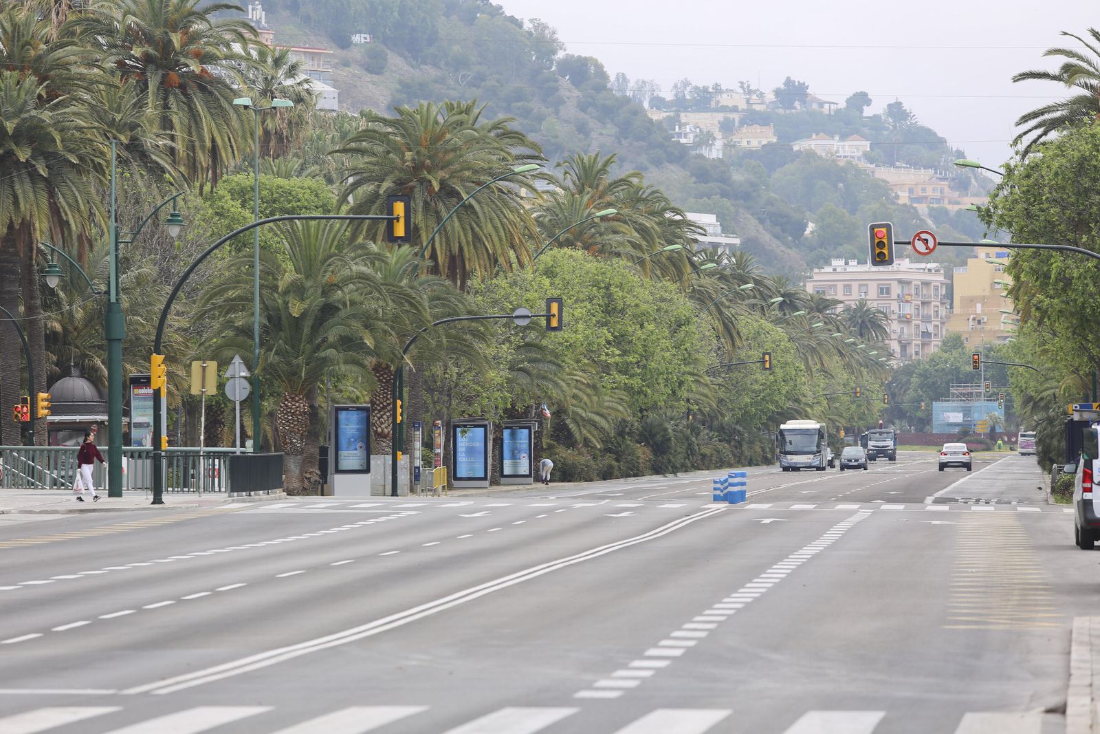 Vista del Paseo del Parque casi sin tráfico.