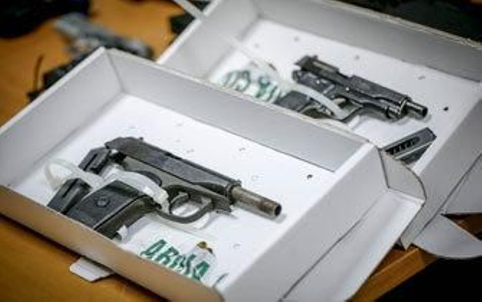 En la imagen, dos de las pistolas que usaron./Julio González En la imagen, dos de las pistolas que usaron./Julio González