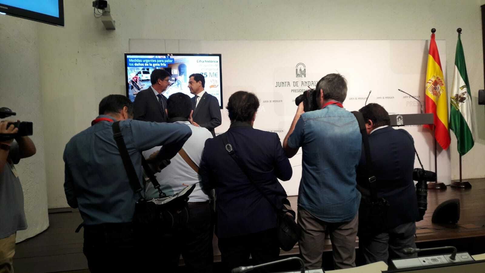 El presidente de la Junta, Juanma Moreno (PP), y el vicepresidente, Juan Marín (Cs), comparecen juntos tras el Consejo de Gobierno.