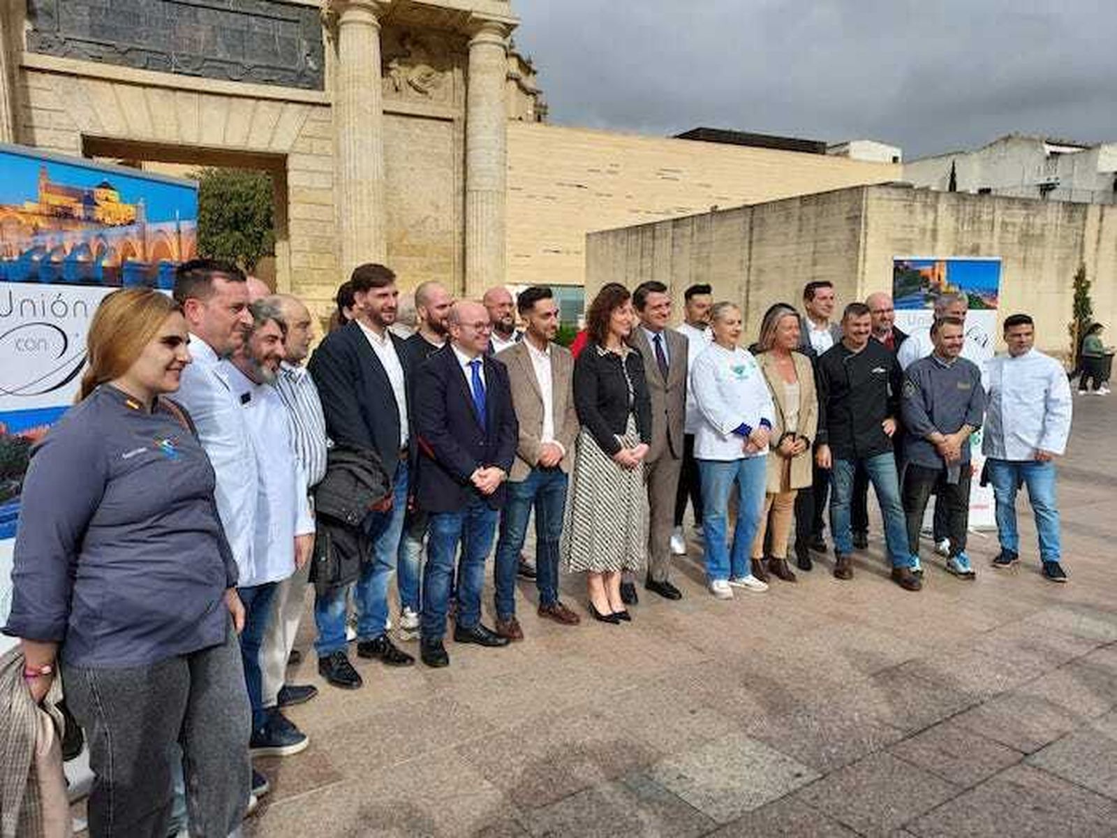 La delegación de hosteleros de Almería y la alcaldesa, en Córdoba