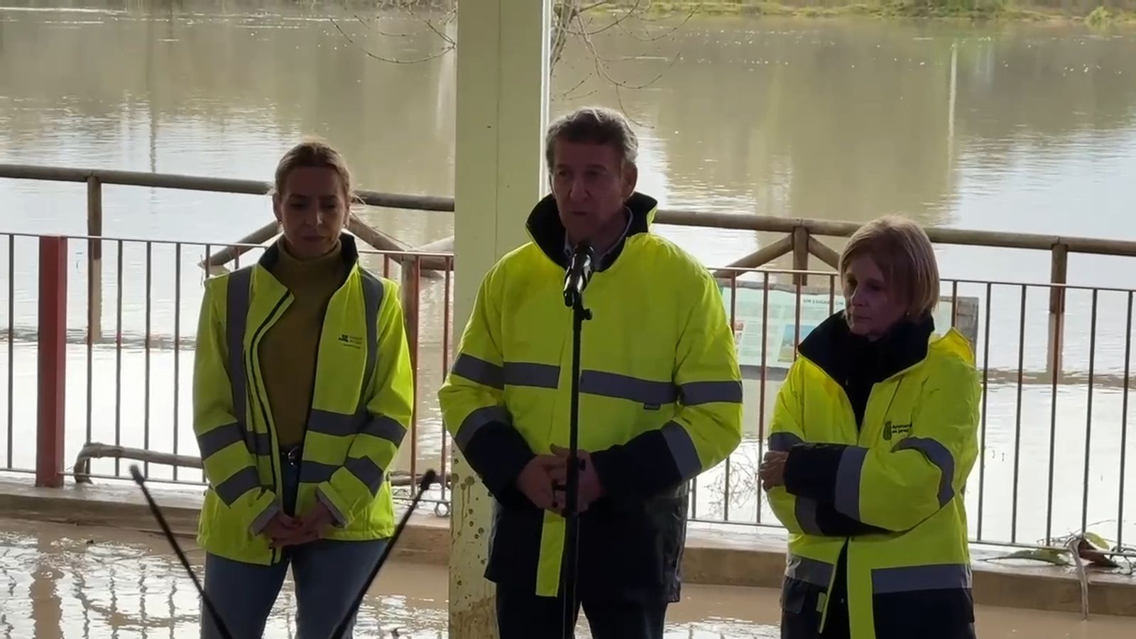 Alberto Núñez Feijóo y Juanma Moreno, en las zonas inundadas de Jerez con María José García-Pelayo y Almudena Martínez