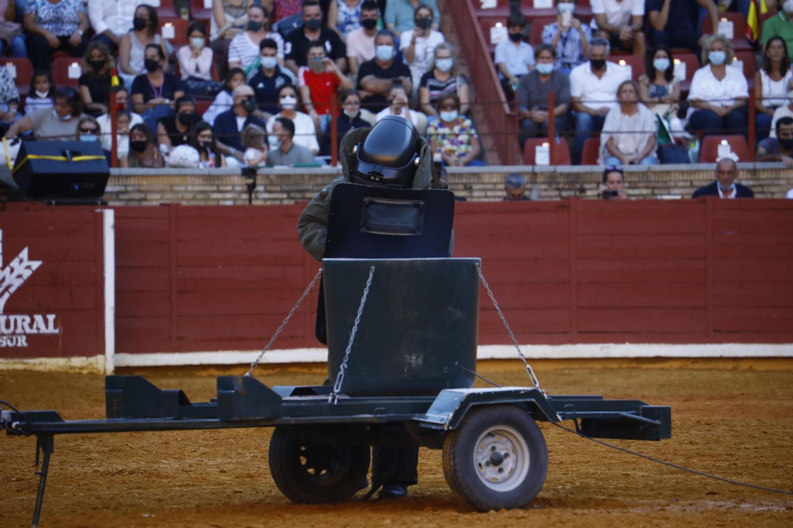 La impresionante exhibición de la Guardia Civil en la plaza de toros de Córdoba, en fotografías