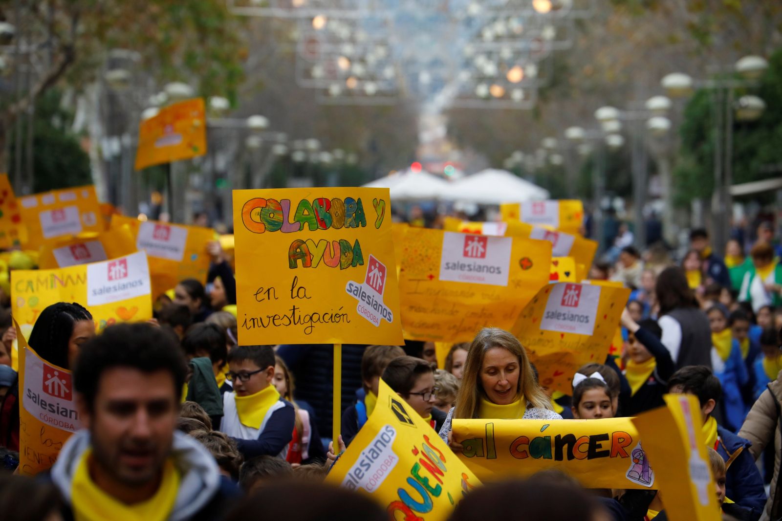 La marcha del Día Mundial Contra el Cáncer Infantil en Córdoba, en imágenes