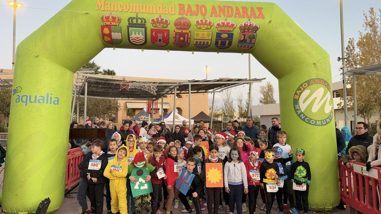 Participantes en la carrera infantil de la I San Silvestre del Bajo Andarax en Benahadux durante 2024.