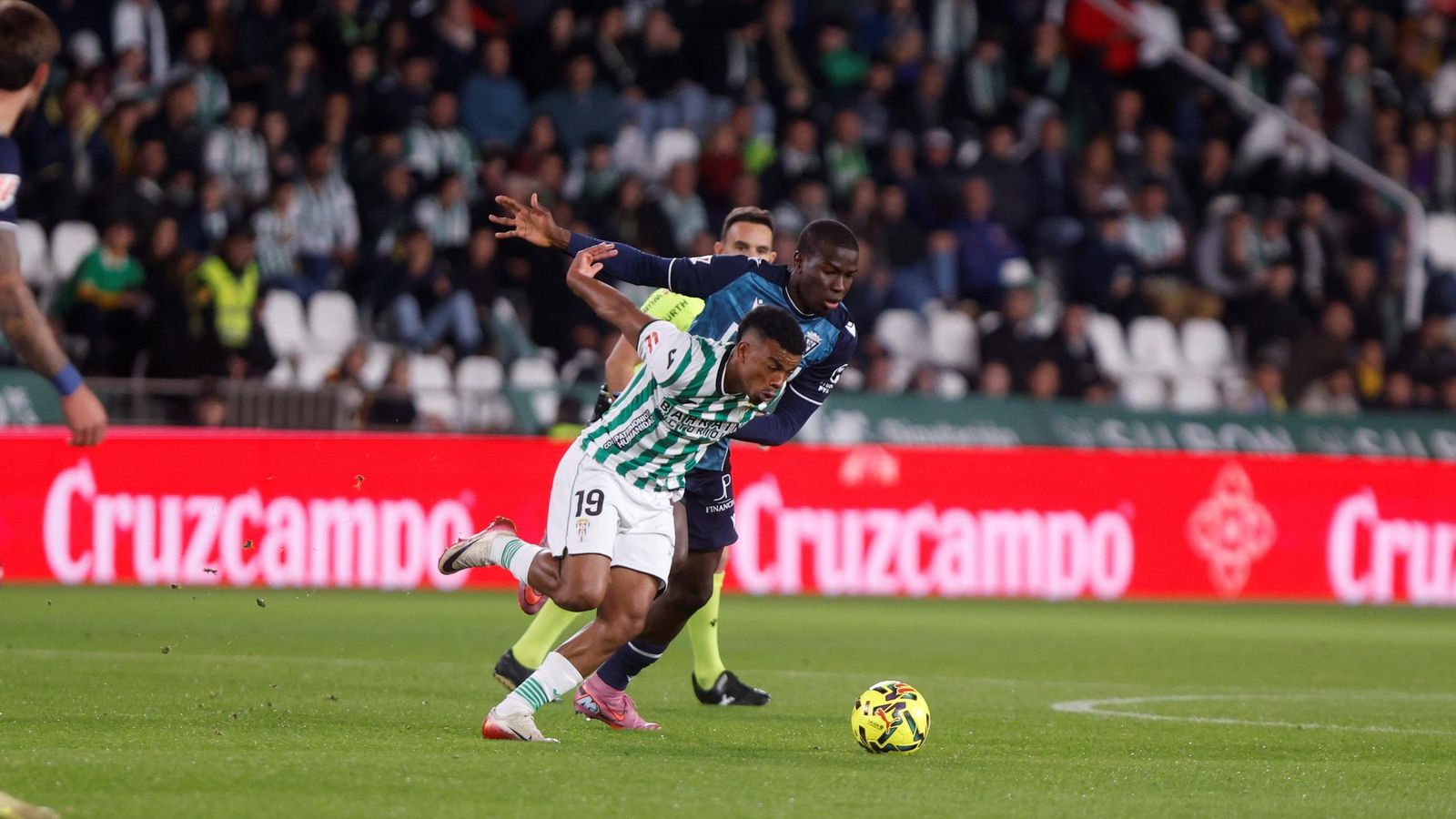 Dalisson es presionado por Diakité.