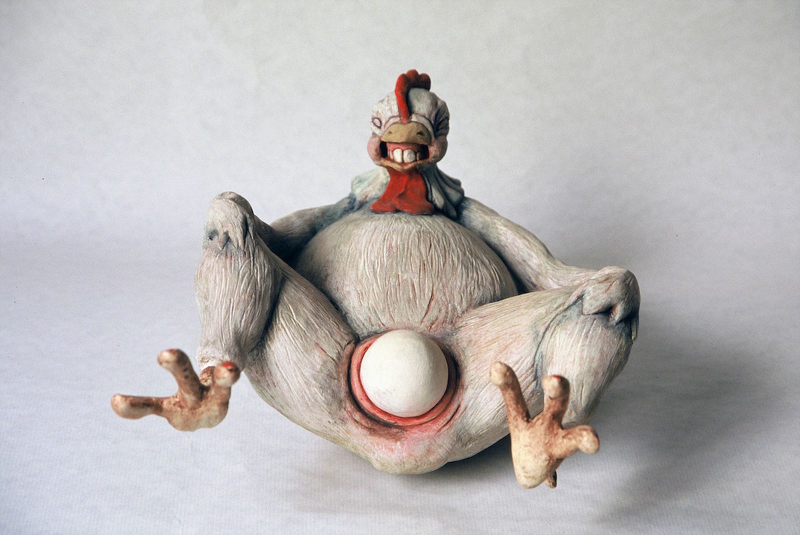 'Exit', una de las obras que Anna Jonsson exhibe en el Centro Cerámica de Triana.