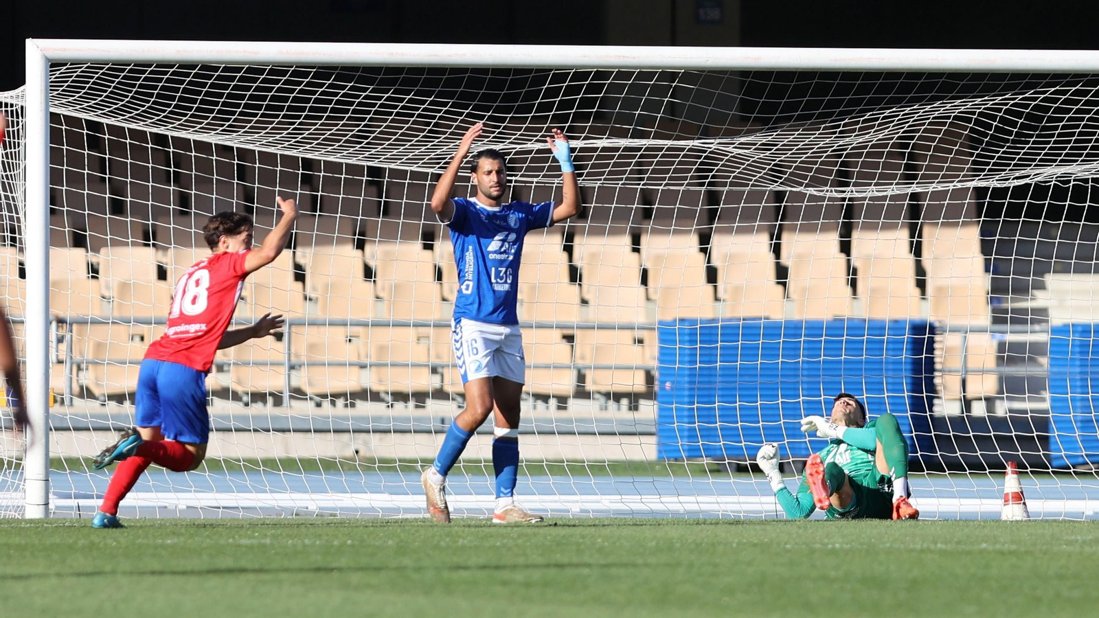 Imágenes del Xerez DFC contra el Don Benito en Chapín