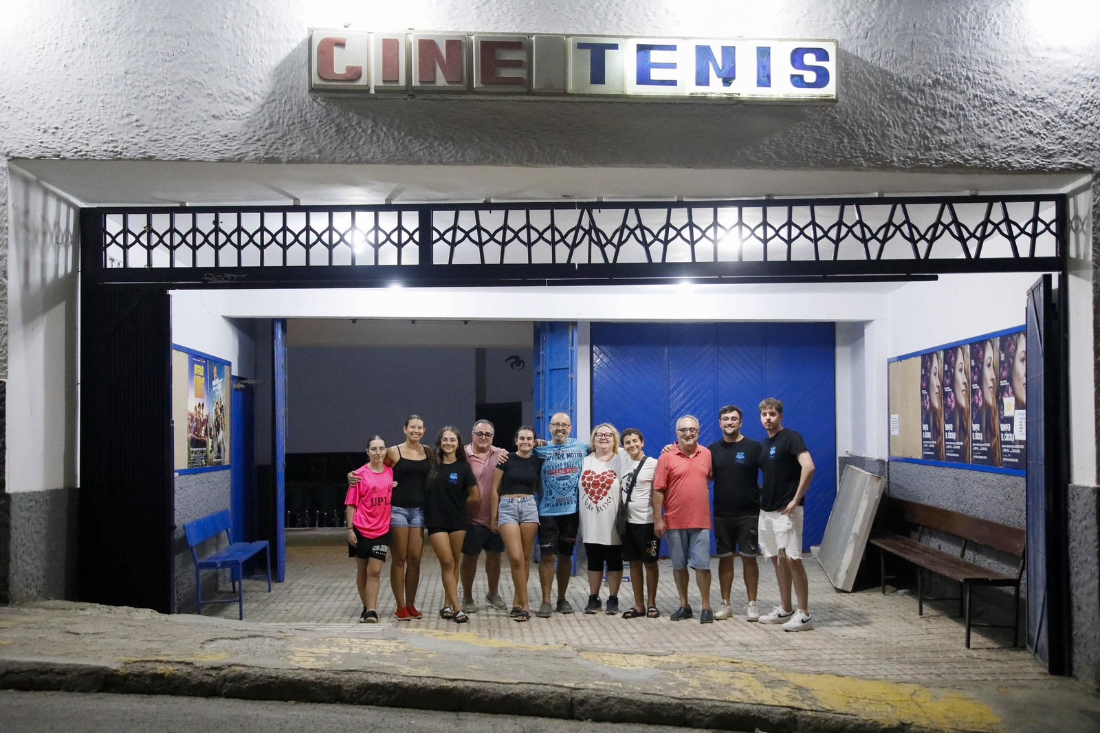 Las familias Rodríguez y Navarro, quienes han mantenido con vida el cine durante la última década.