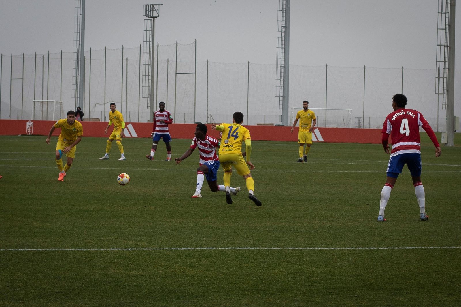 El filial rojiblanco sumó un punto en casa.