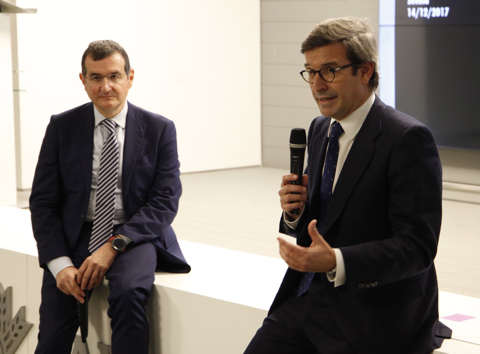 Hortigüela, con Jorge Paradela, presidente de Dircom Andalucía.