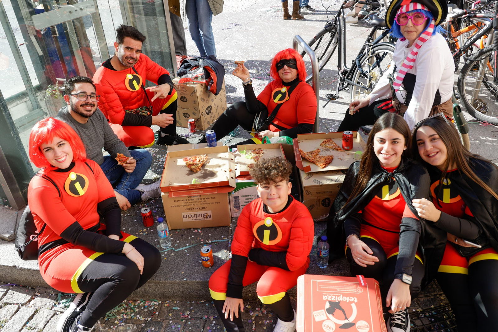 Las mejores imágenes del Domingo de Piñata del Carnaval de Cádiz 2024