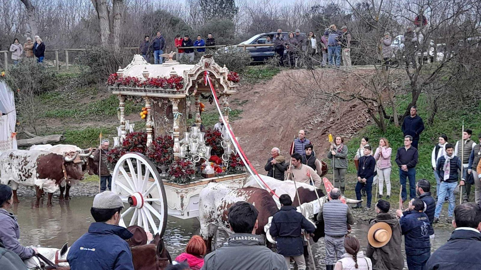 Ropa de abrigo para cruzar el vado de Quema en esta peregrinación de febrero.