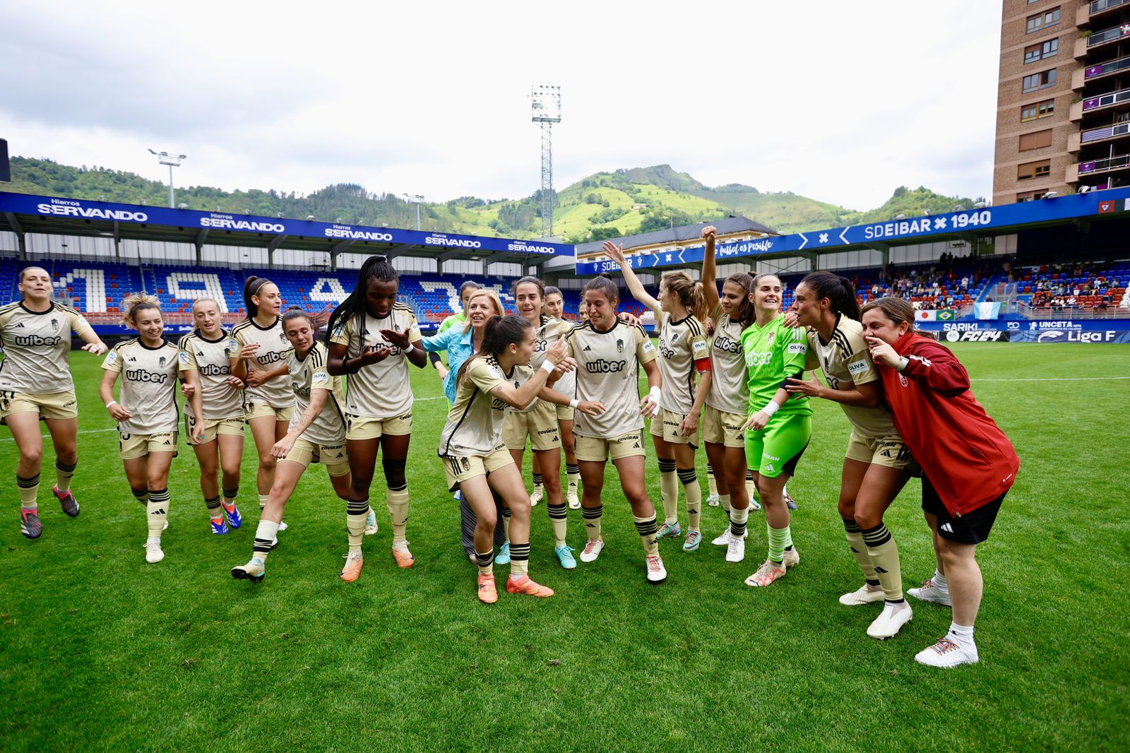 Así fue la celebración del Granada CF femenino tras su permanencia