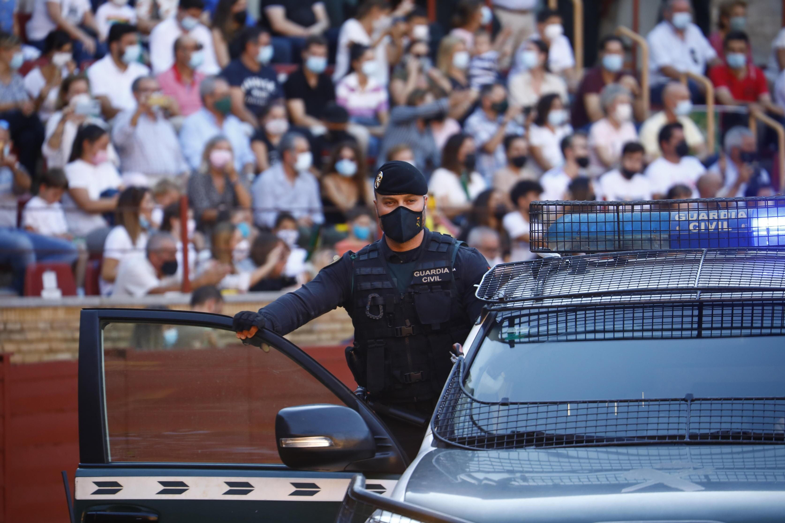 La impresionante exhibición de la Guardia Civil en la plaza de toros de Córdoba, en fotografías