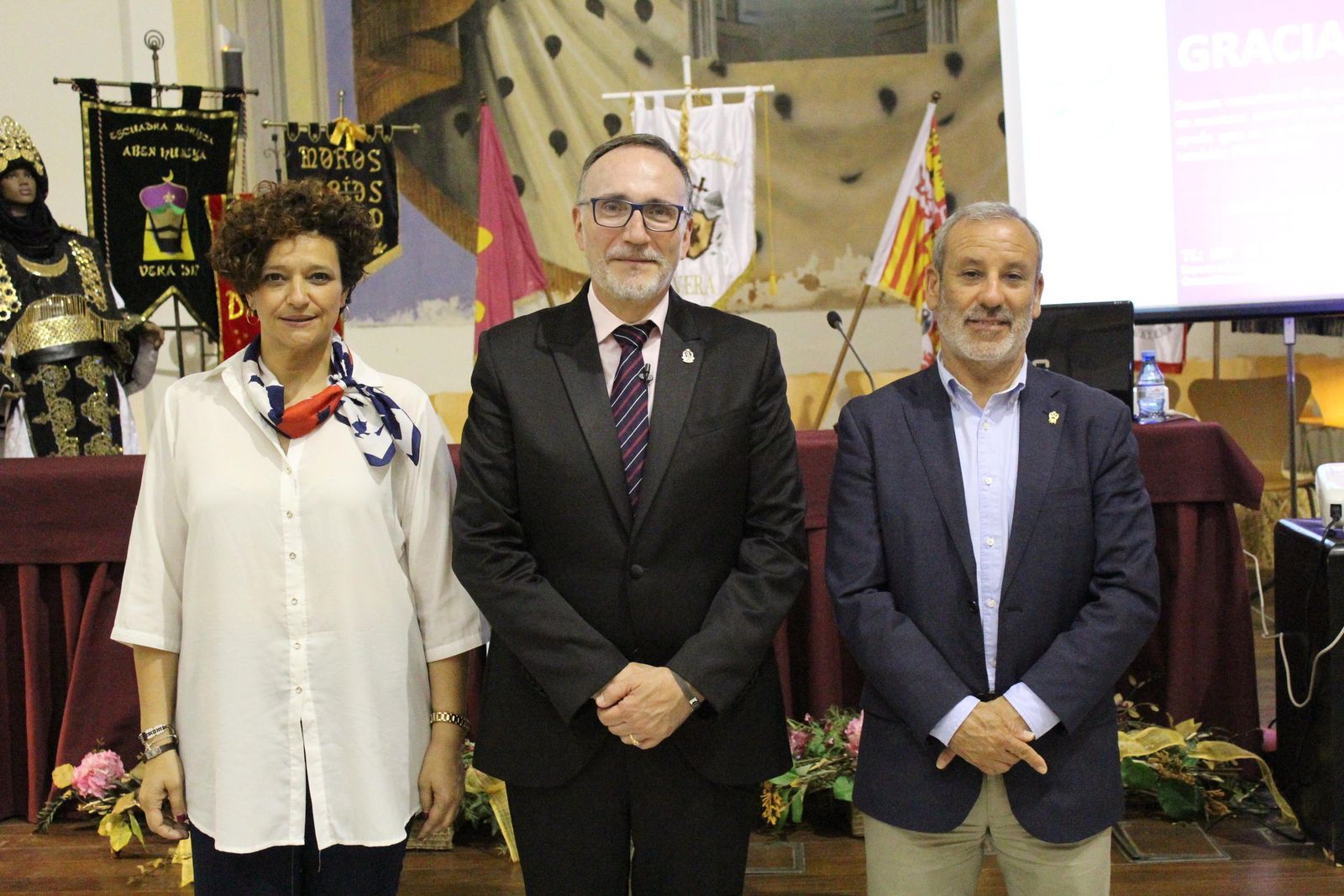 El alergólogo Francisco Pedro García con el alcalde Felix Lopez y la edil Francisca García.