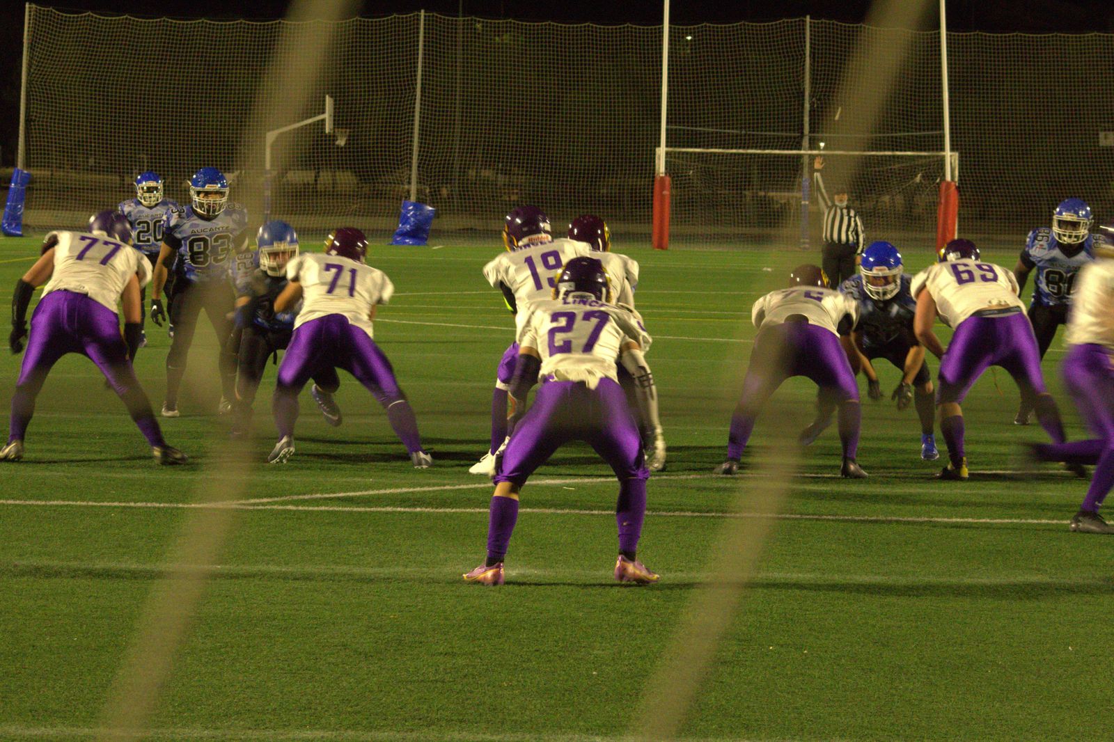 Los jugadores de Sevilla Linces se disponen a atacar a los alicantinos.