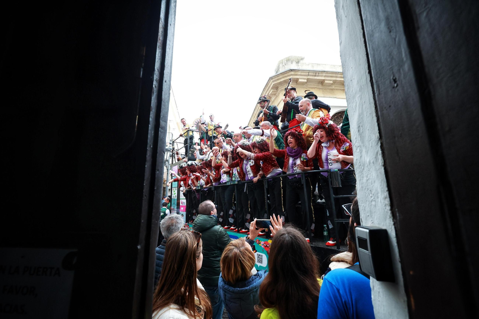 Las mejores imágenes del primer domingo del Carnaval de Cádiz