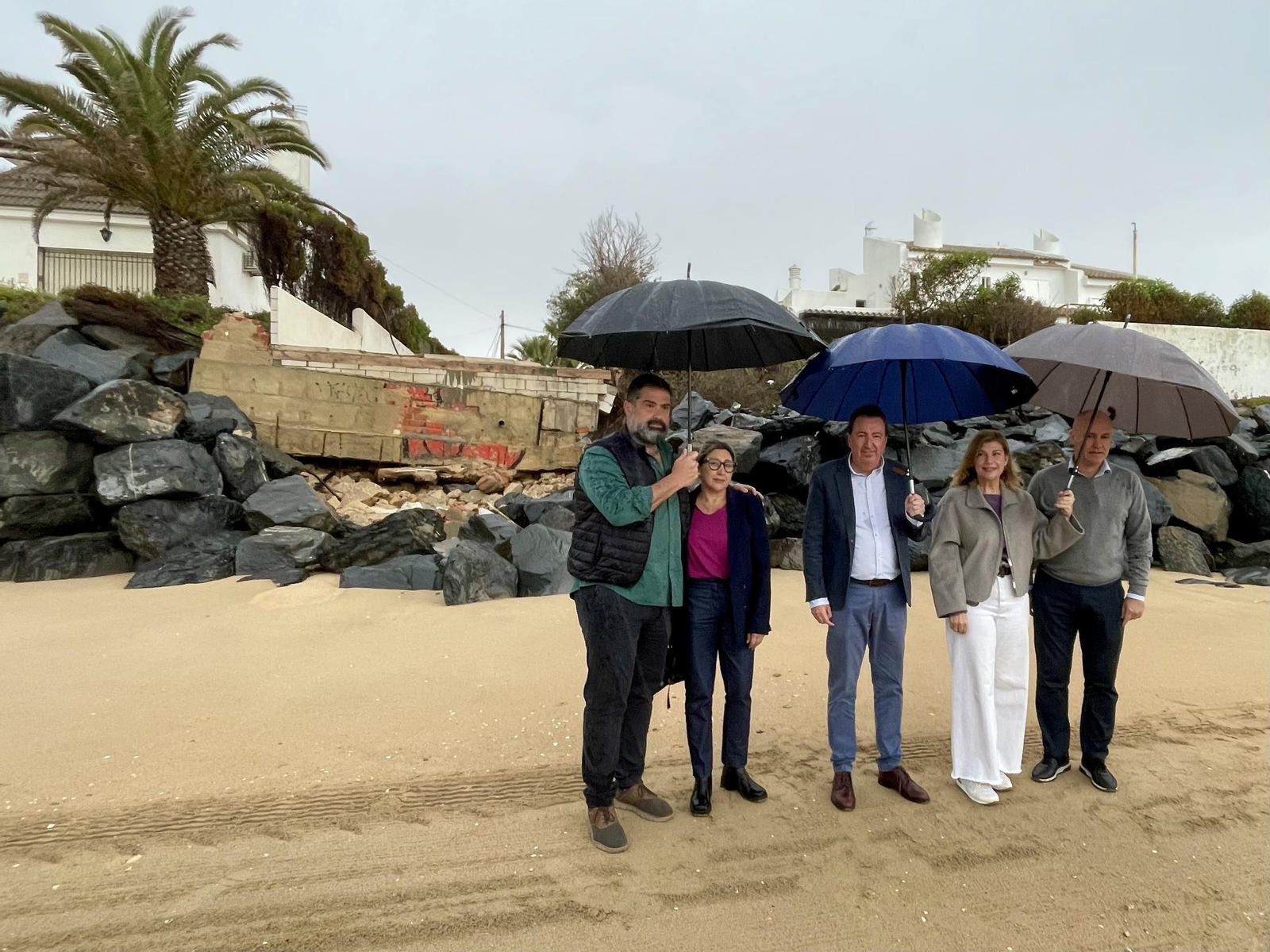 Representantes del Partido Popular visitan las playas onubenses.