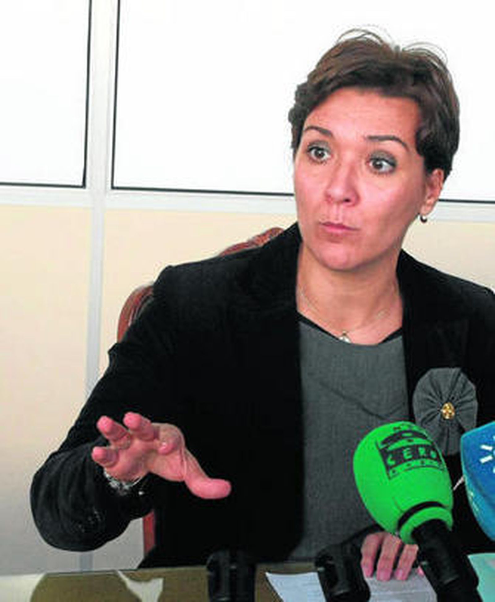 Gemma Araujo, alcaldesa de La Línea, durante su rueda de prensa de ayer.