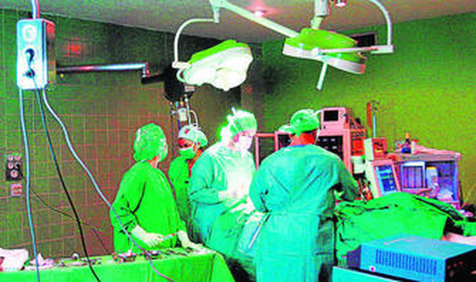 Imagen de una intervención en el Hospital Puerta del Mar.