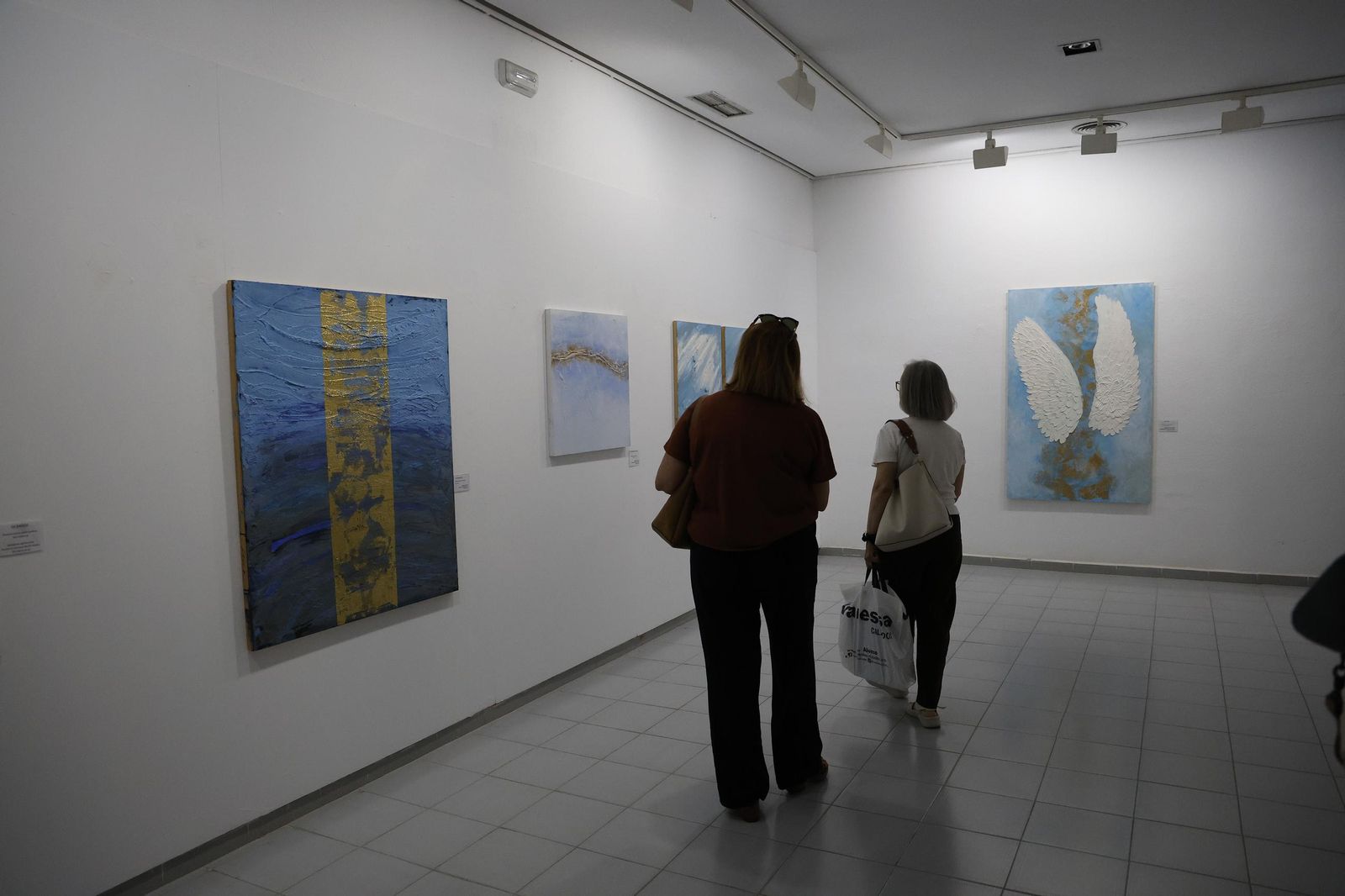 Cristina Harillo inaugura su exposición más personal en el centro de Algeciras