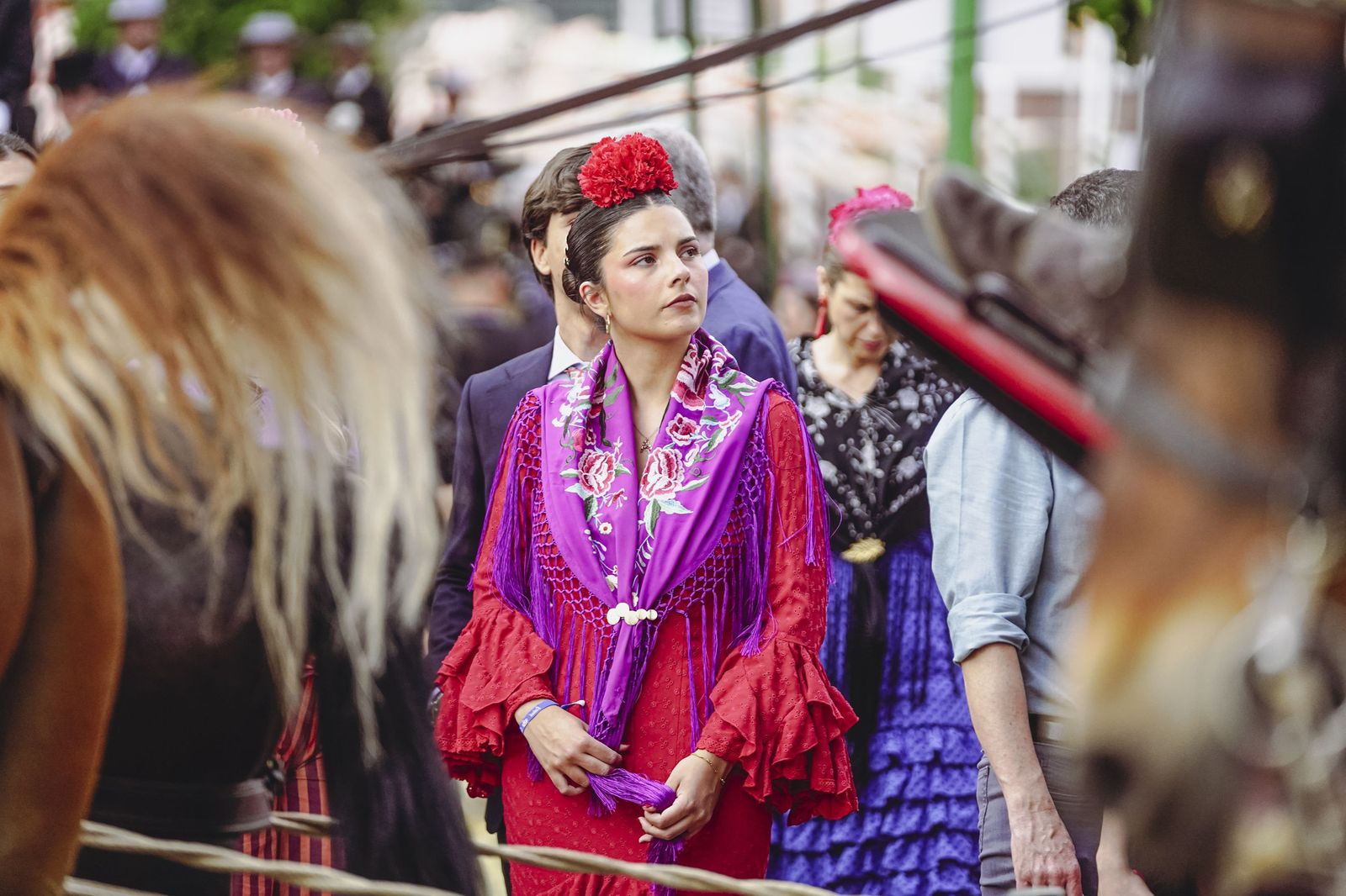 Farolillos, volantes y albero: la Feria de Abril estalla en color en el ...
