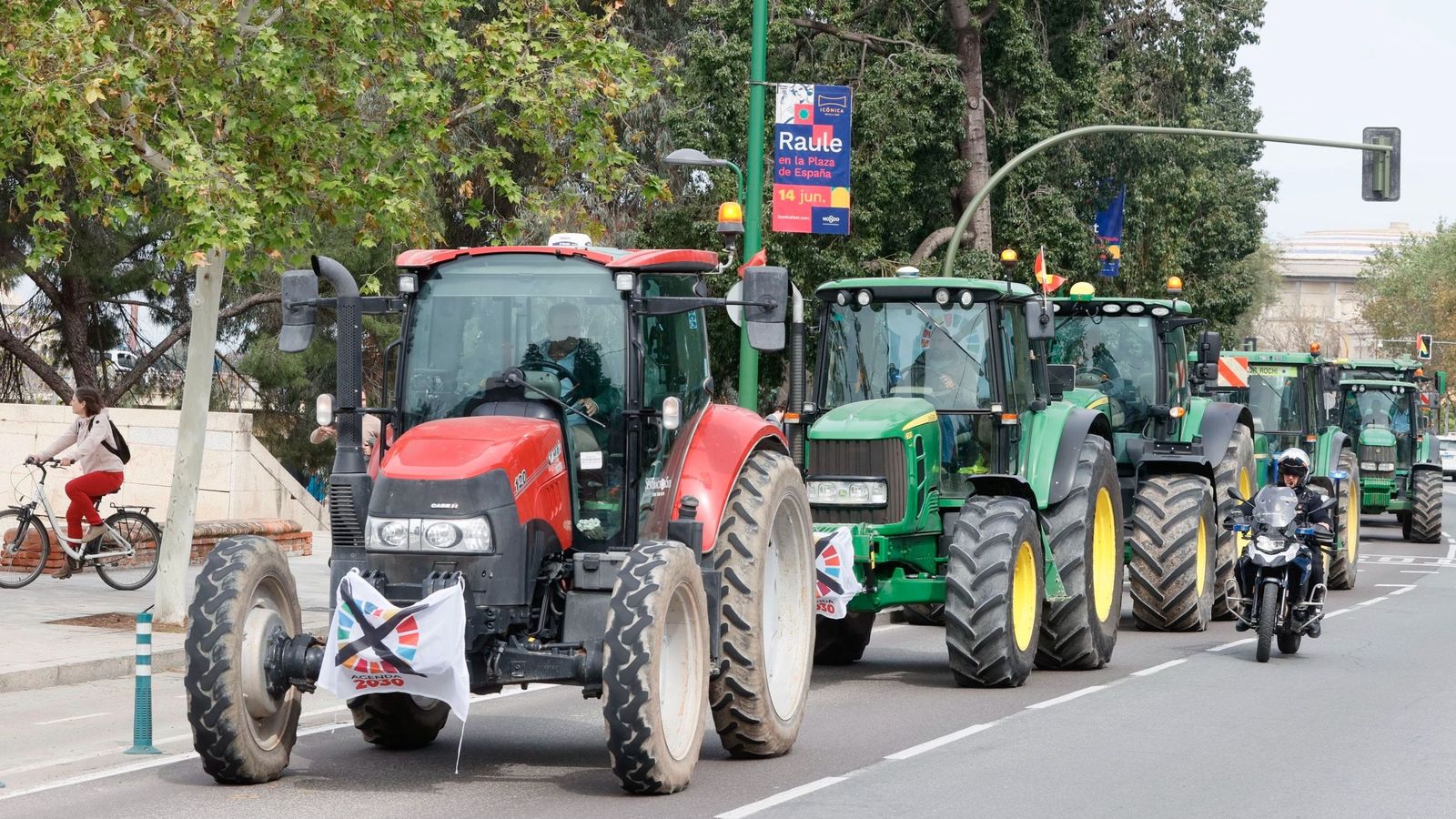 Imagen de una tractorada en Sevilla en 2024