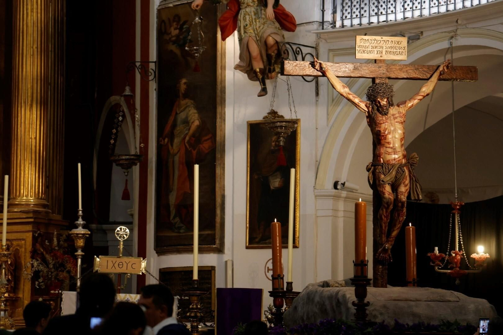 Rezos en San Rafael a la Universitaria en este Martes Santo de Córdoba, en imágenes