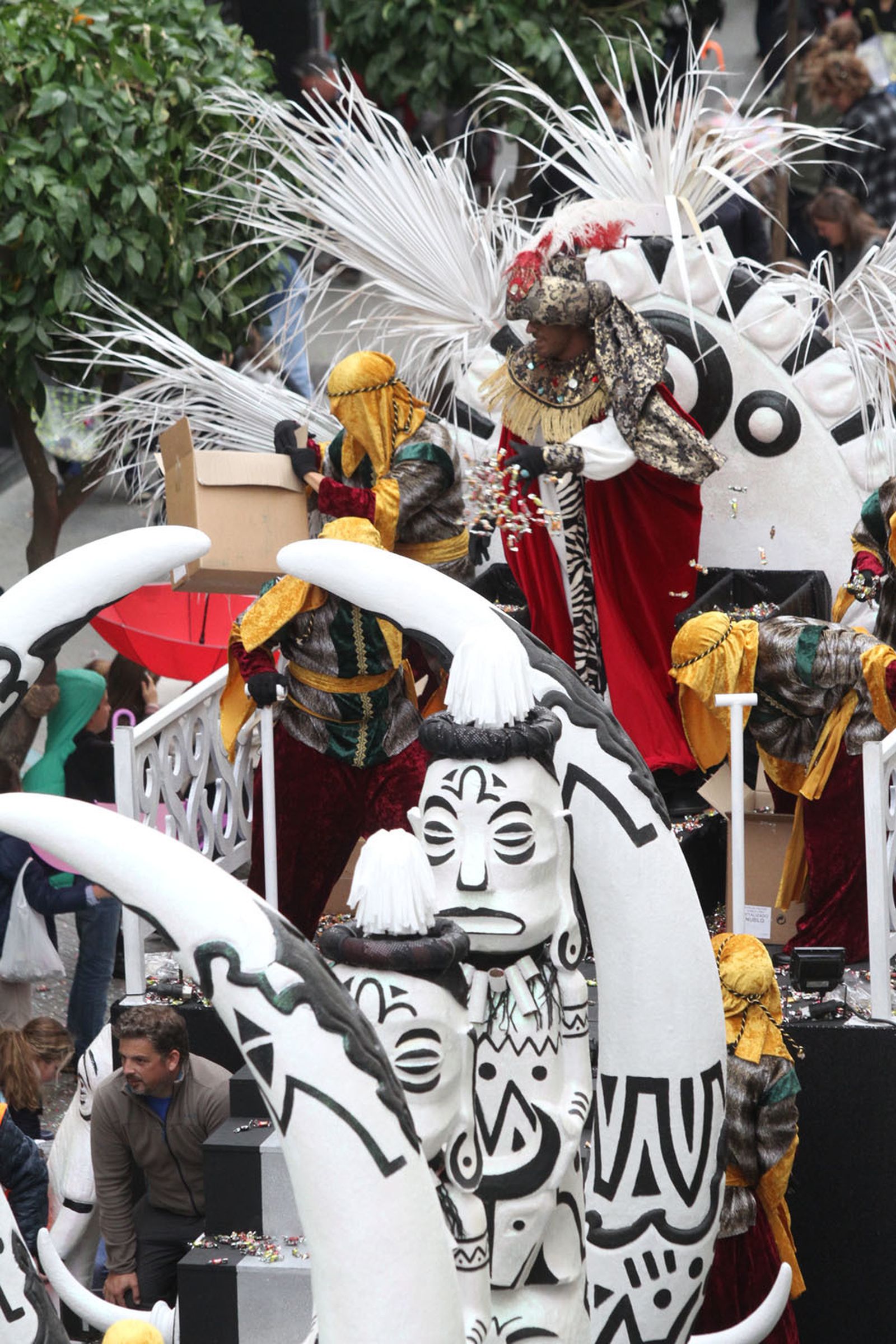 Cabalgata de los Reyes Magos 2018: Melchor, Gaspar y Baltazar adelantan su salida para llenar de ilusión las calles de Huelva