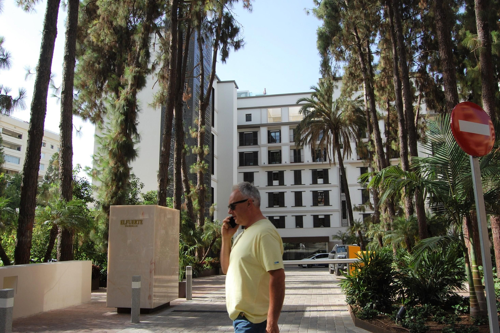 La entrada del renovado hotel de 5 estrella El Fuerte Marbella.