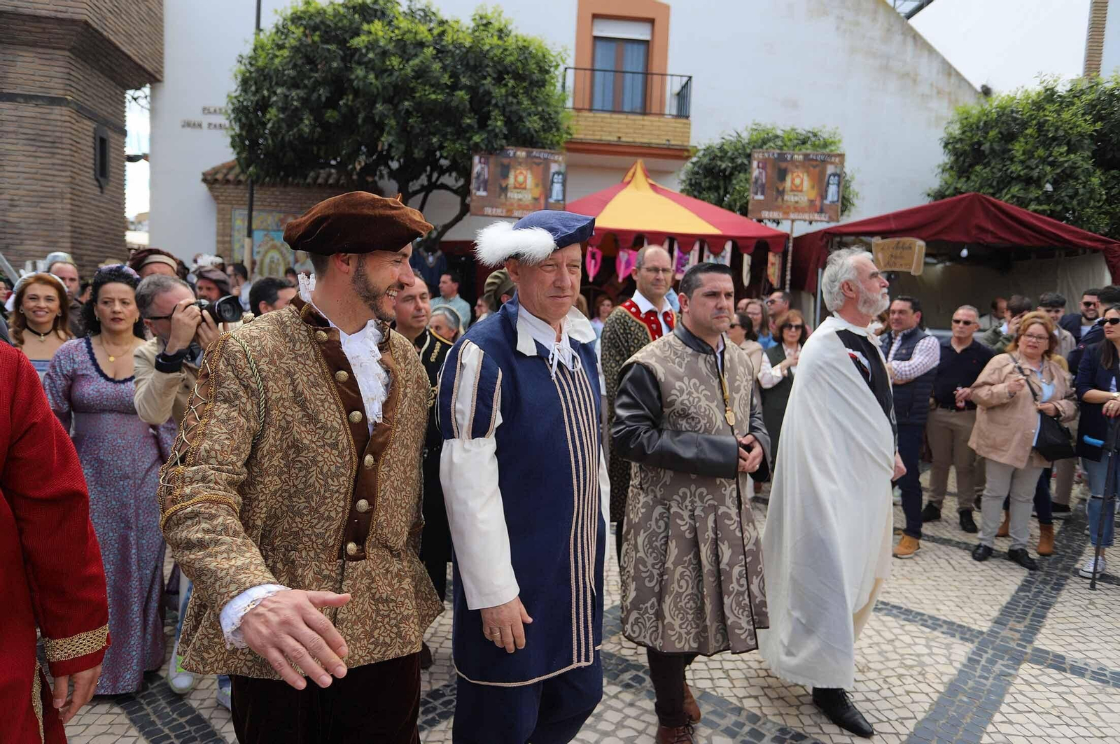 Imágenes del gran ambiente en la Feria Medieval de Palos de la Frontera, Huelva
