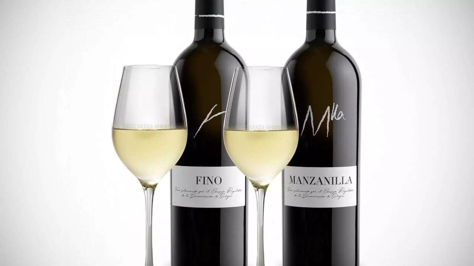 Fino y manzanilla embotellados con la imagen genérica del Consejo Regulador.