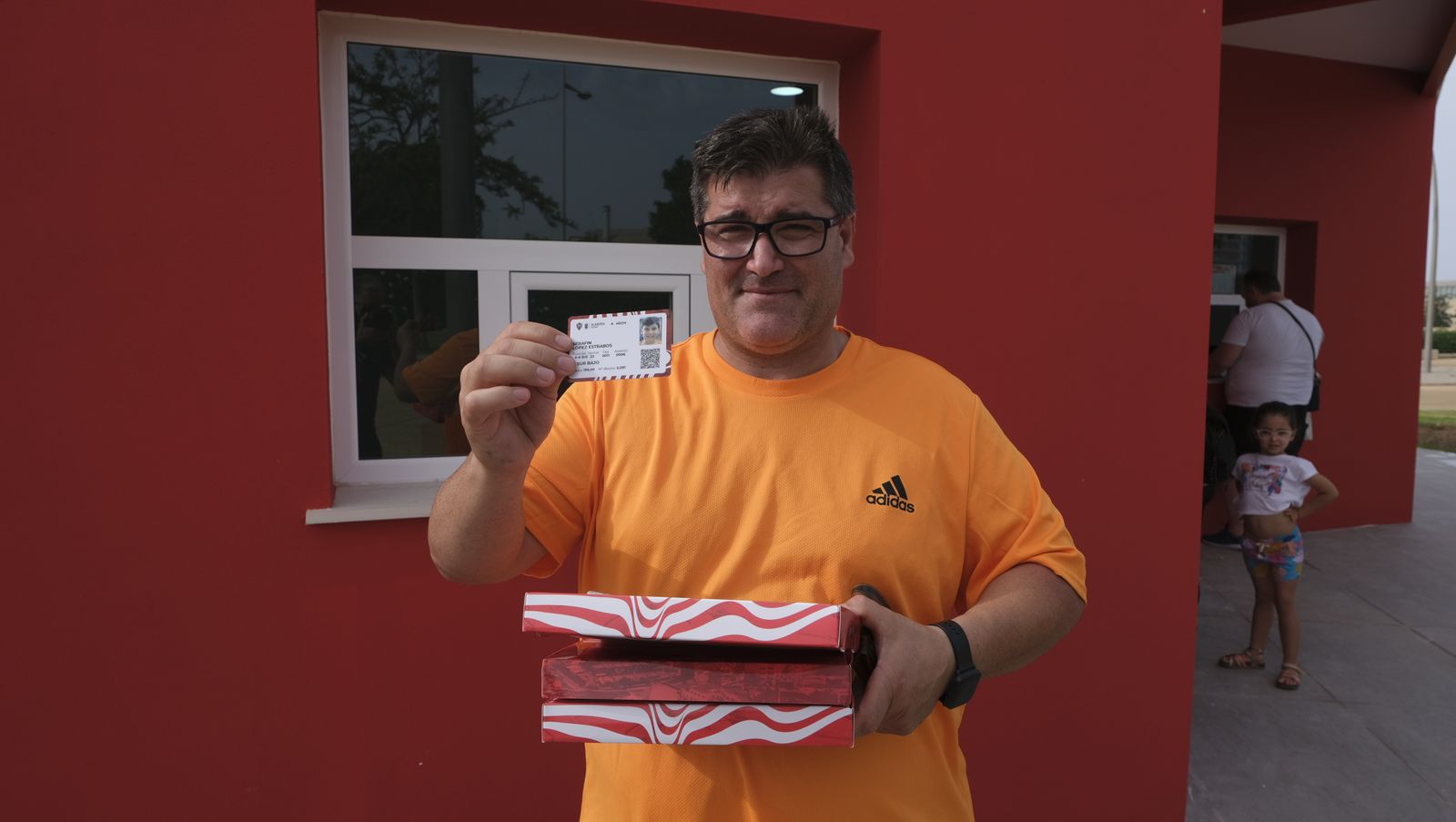 Imágenes de la renovación de los abonos de la U.D. Almería