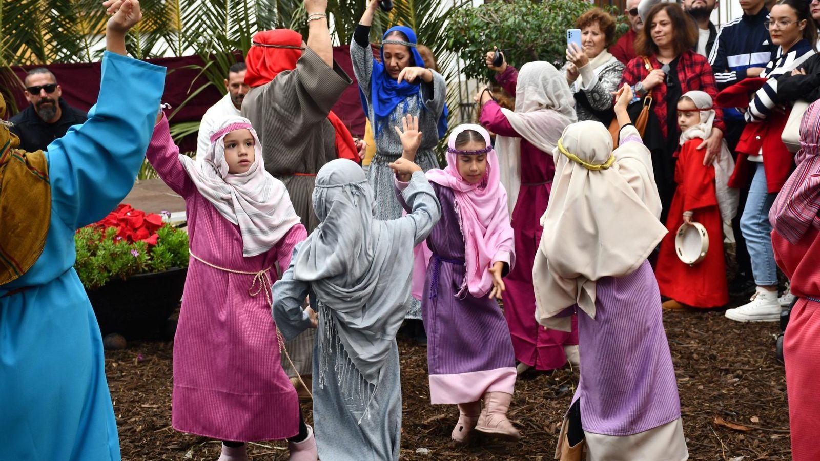 Puente Mayorga da comienzo a la Navidad con un animado Belén Viviente