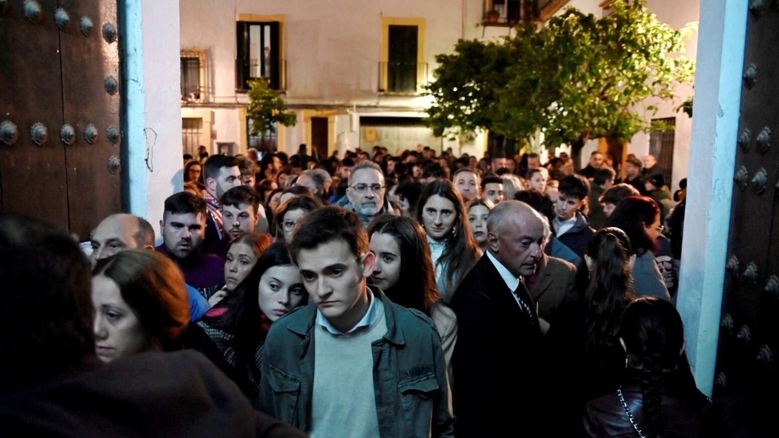 Apertura de puertas en San Basilio para visitar a los titulares de la Pasión.