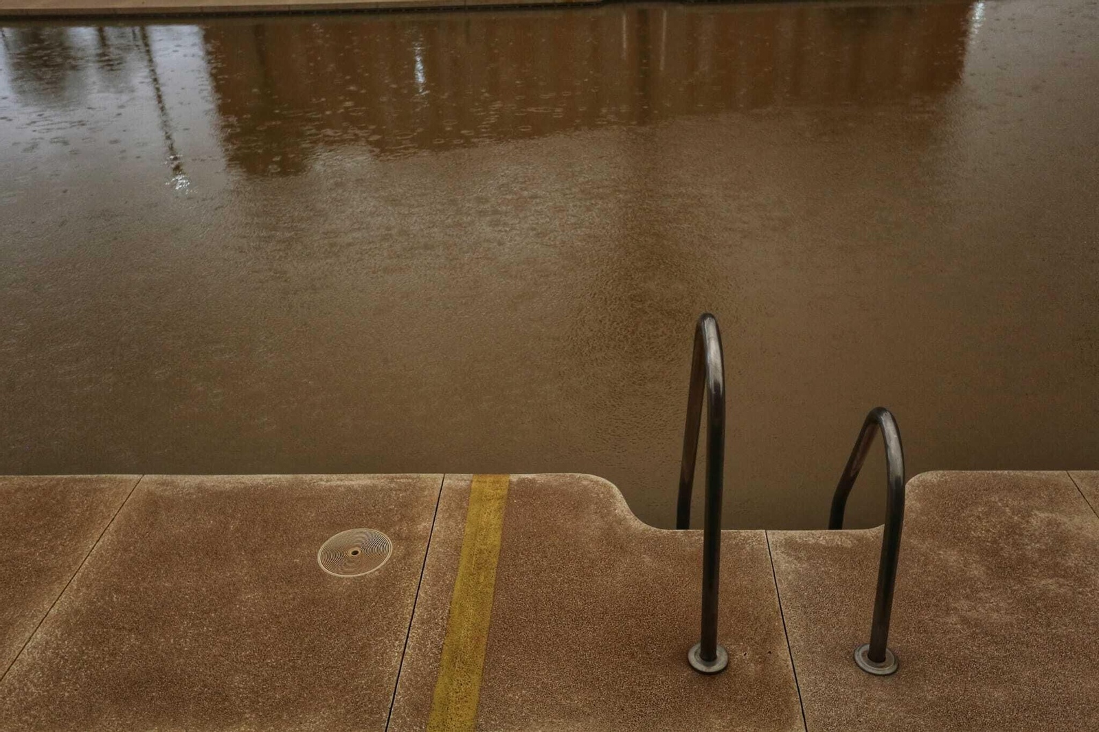 Fotos: La calima que no cesa: depósitos de barro en coches, calles y edificios