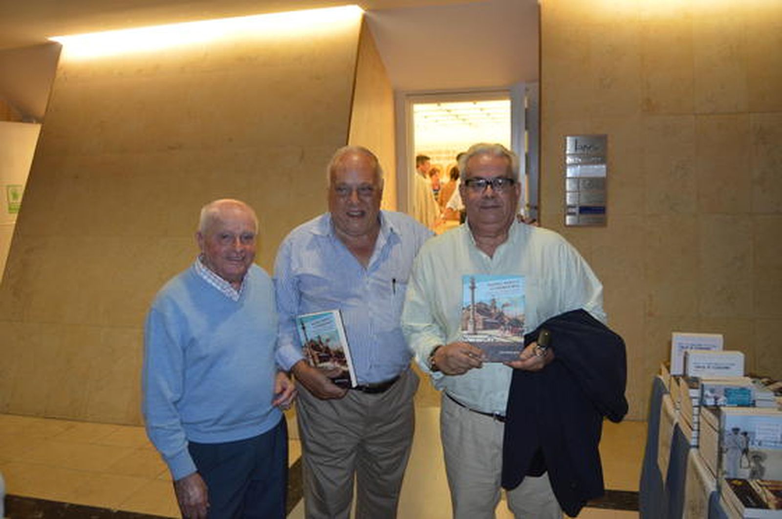 El coleccionista Pepe Marchena con Guillermo Boto y José Manuel Jareño. 

Foto: Ignacio Casas de Ciria