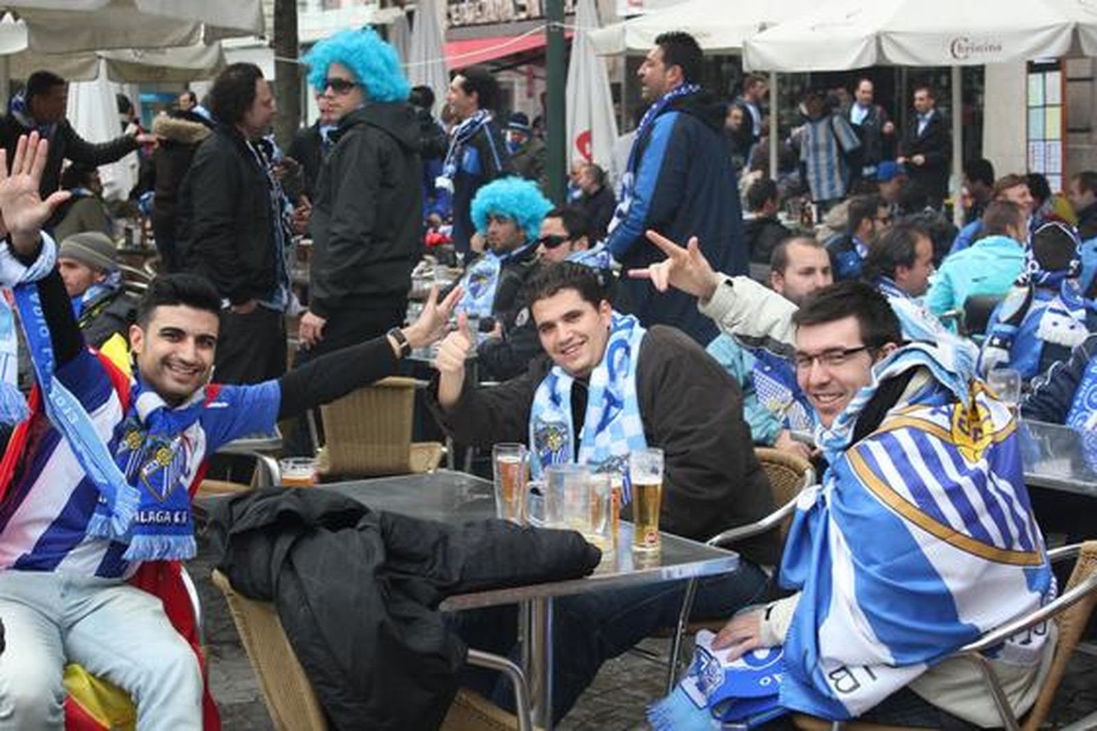 Malaguistas en la plaza de la Libertad

Foto: J. L. Malo