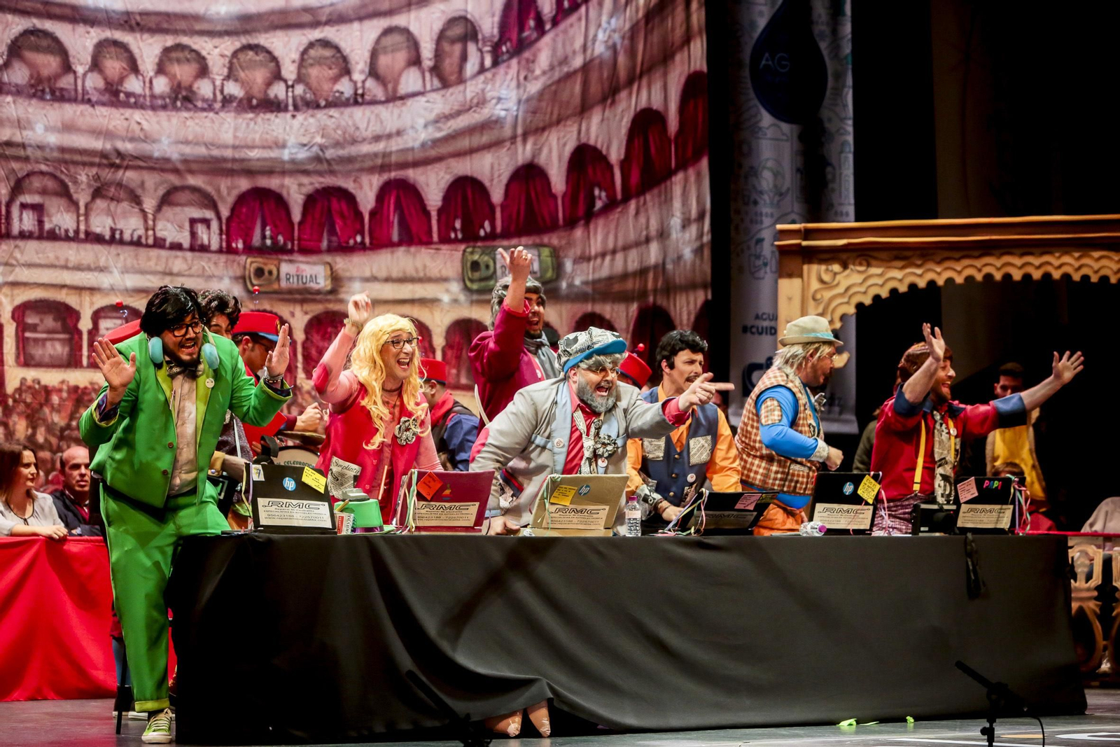 Chirigota Los periodistas se la dan de artistas.