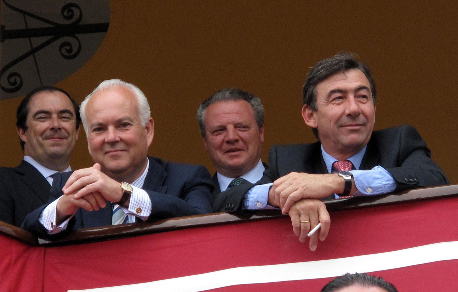 Santiago León Domecq, en el palco de los caballeros maestrantes en la plaza de toros de Sevilla.