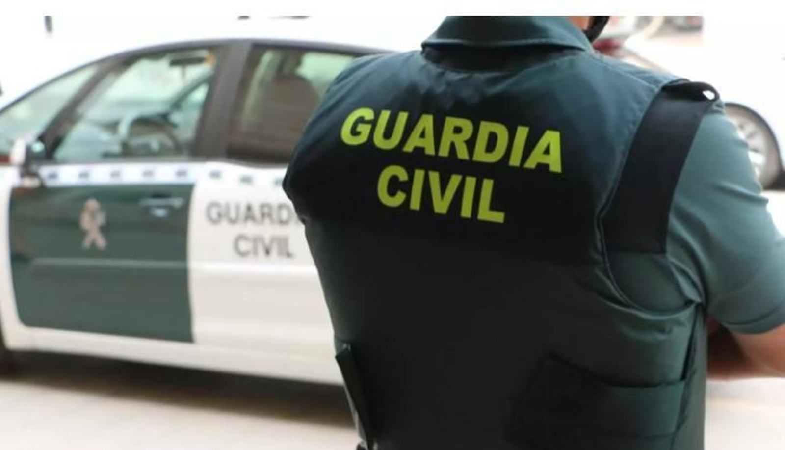 Un agente de la Guardia Civil