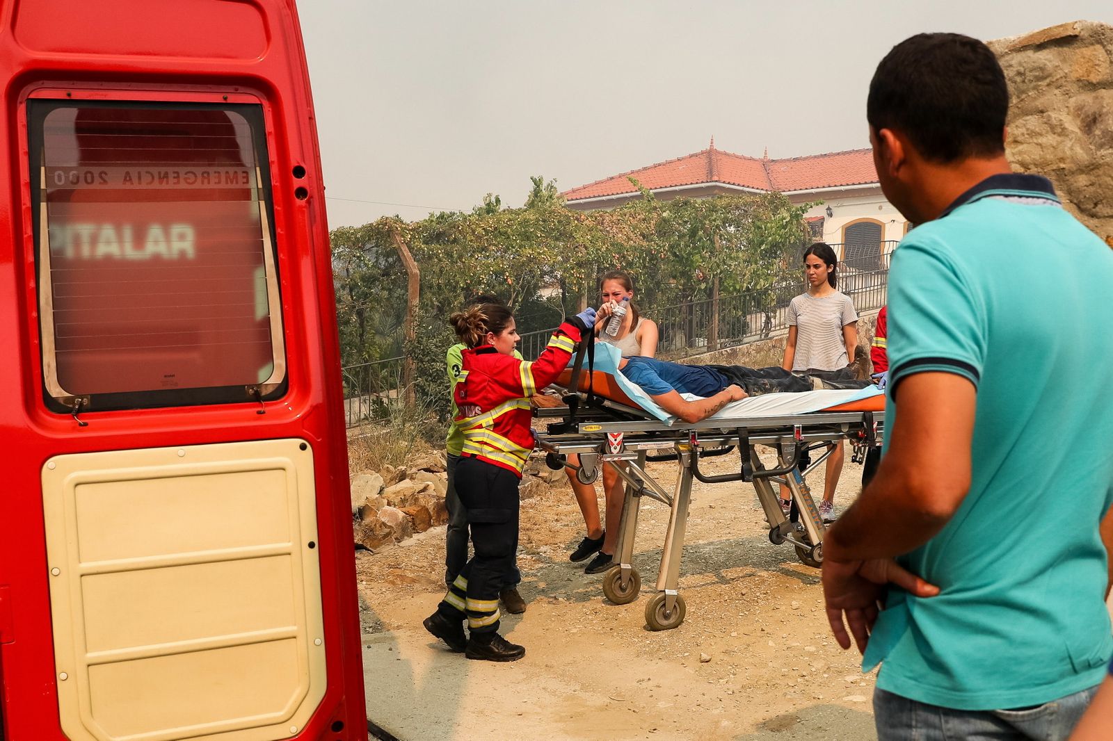 La extinción del incendio del centro de Portugal, en imágenes