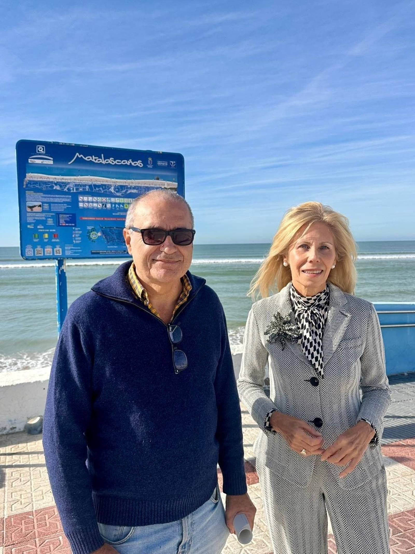 La subdelegada del Gobierno, María José Rico, y el jefe provincial de Costas, Gabriel Cuena.