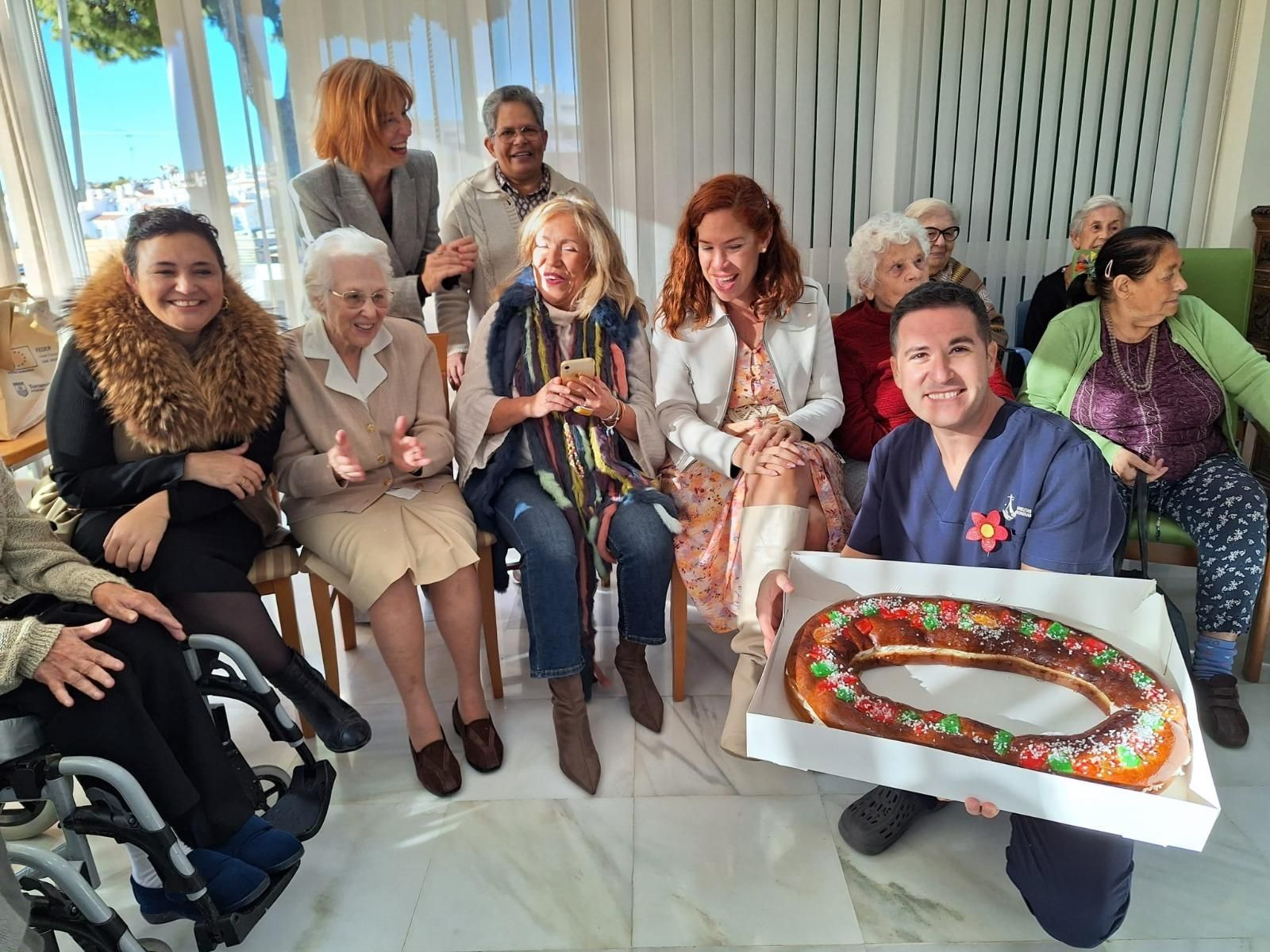 La visita institucional a una residencia de mayores de la localidad.