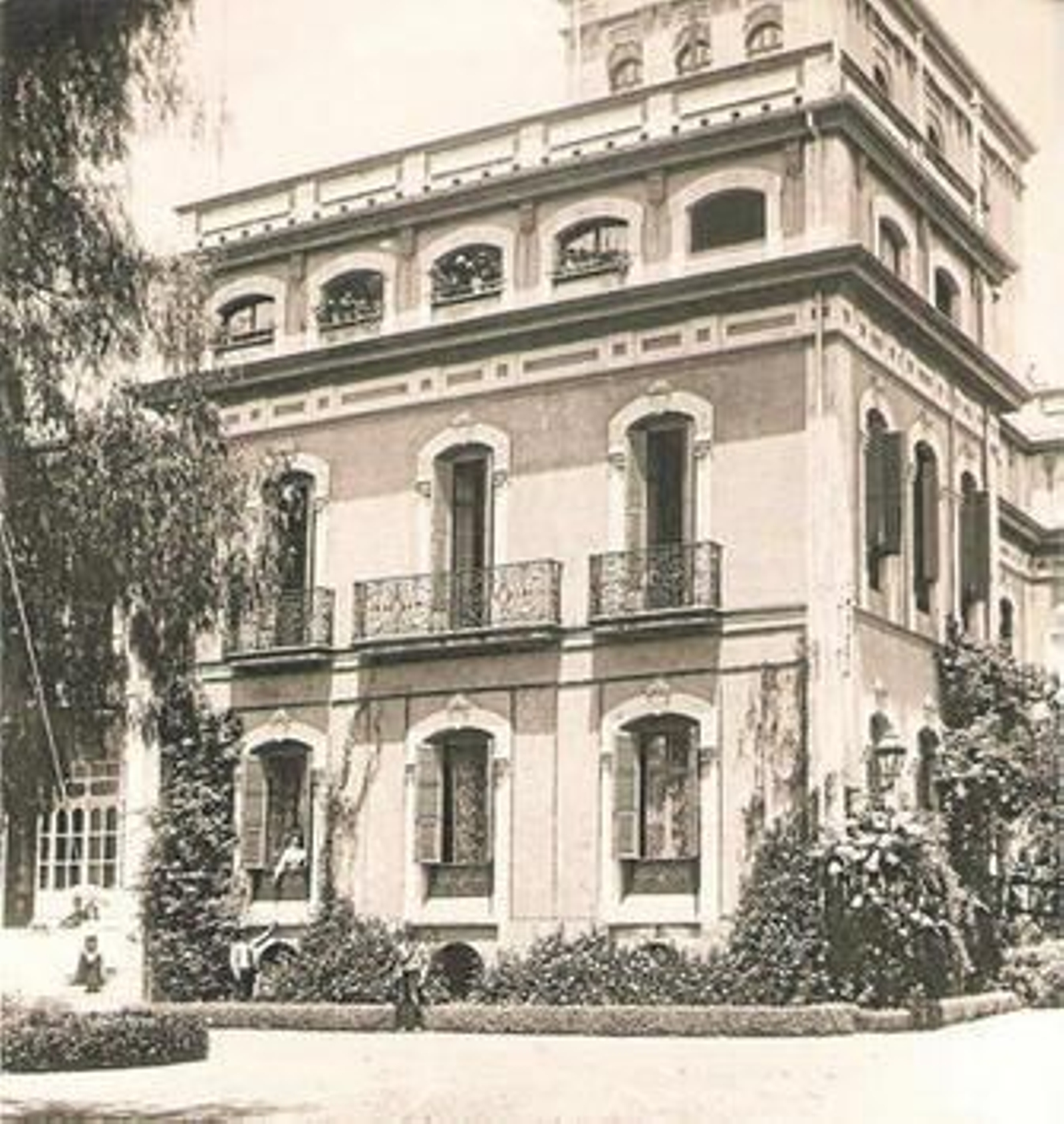 La Casa Colón tuvo teléfono desde los primeros instantes.