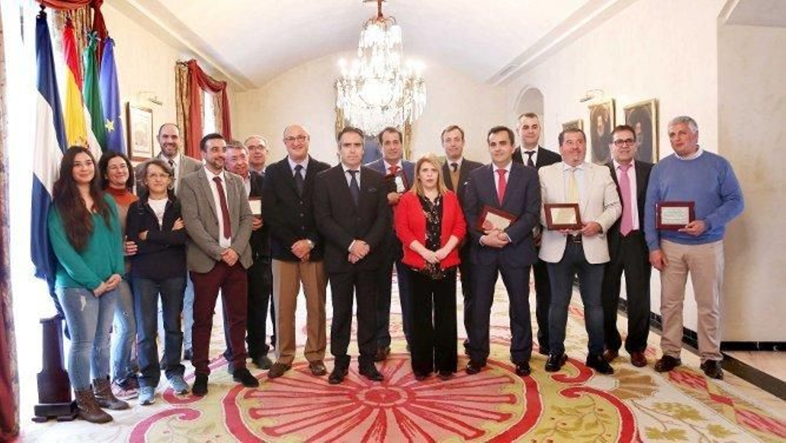 Foto de familia tras la entrega de los galardones.