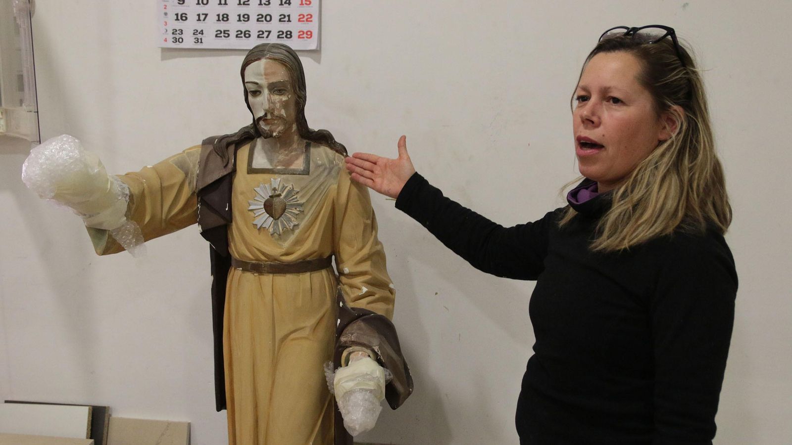 Noemí Sánchez, responsable de restauración de Jarquil, explica el proceso de intervención