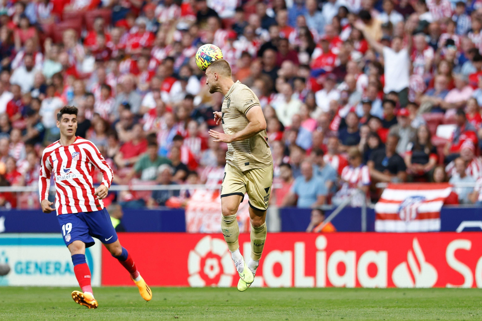 Ely encabeza la clasificación de despejes de cabeza del campeonato