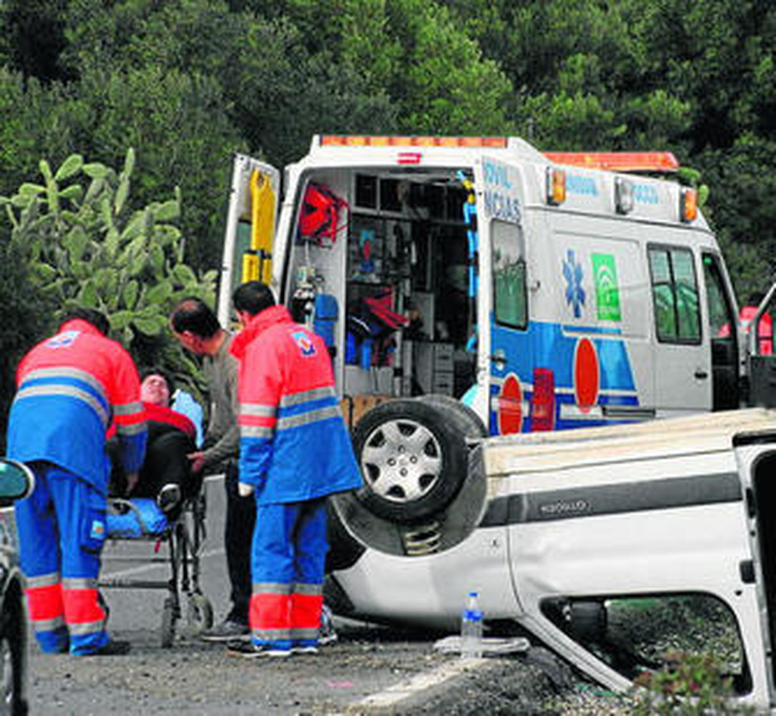 El vehículo siniestrado quedó con las ruedas al aire.